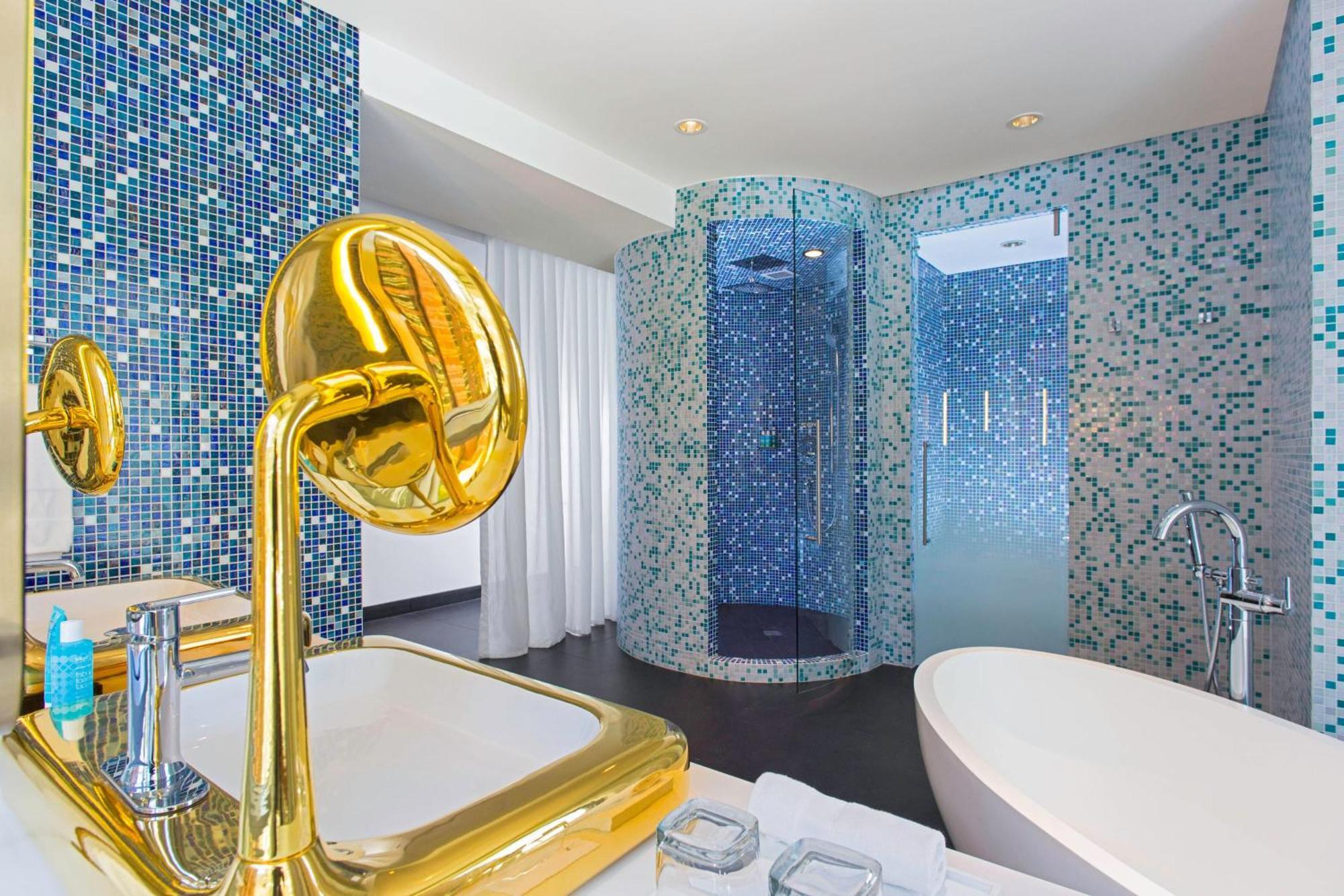W Hotel 5*